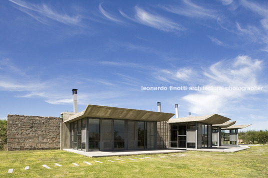 barbecuer pavilion bertolino+barrado