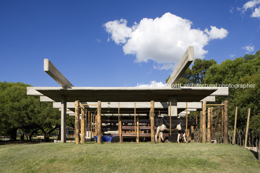 farm pavilion bertolino+barrado