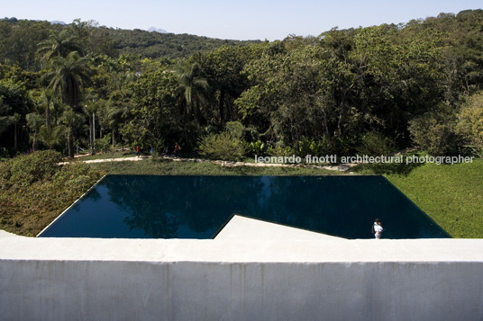 galeria adriana varejão - inhotim rodrigo cerviño lopez