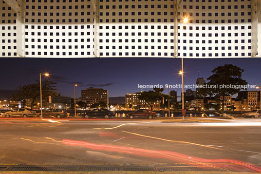 edifício garagem paulo mendes da rocha