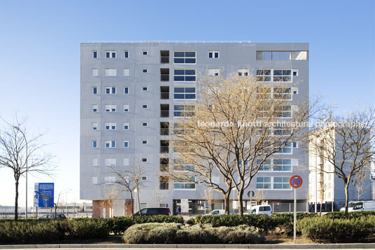 building in vallecas paulo mendes da rocha