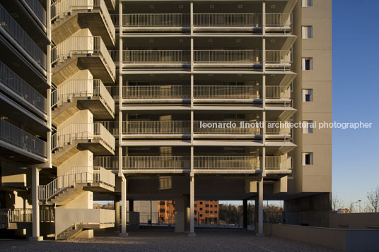 building in vallecas paulo mendes da rocha