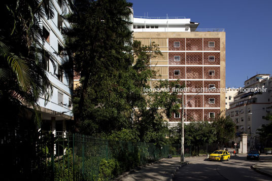 three buildings at guinle park lucio costa