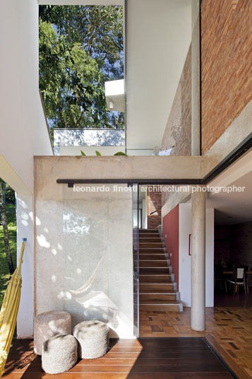 house in araras valley arquitetos associados