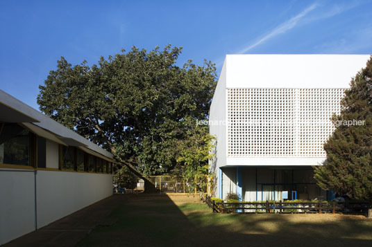 escola francesa oscar niemeyer