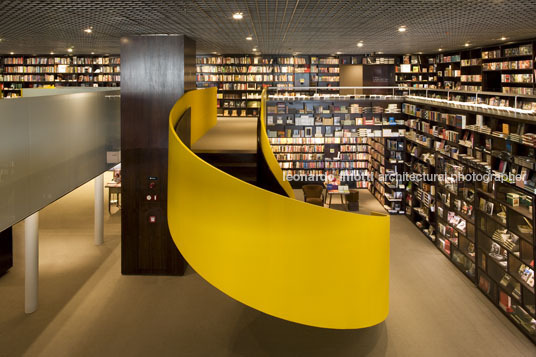 livraria da vila - cidade jardim isay weinfeld