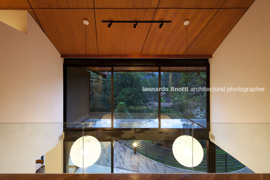 casa na colina architectare