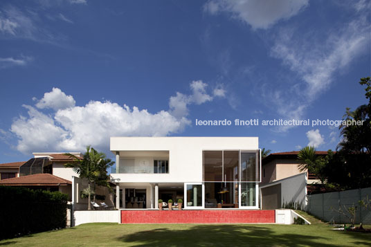 house at lago sul ney lima arquitetura