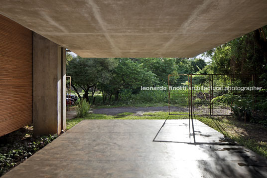 house in the air tda (taller de arquitectura)