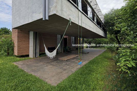 house in the air tda (taller de arquitectura)