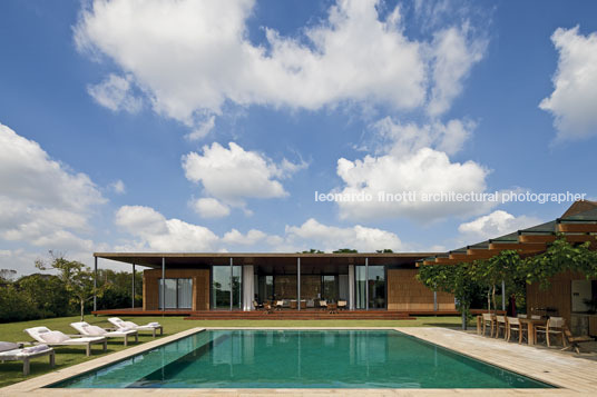 casa ml - fazenda boa vista bernardes+jacobsen