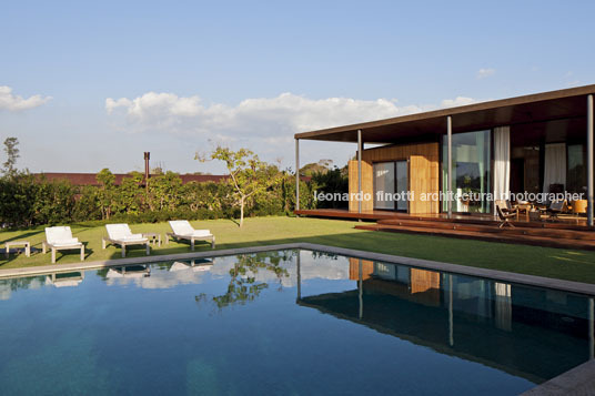 casa ml - fazenda boa vista bernardes+jacobsen