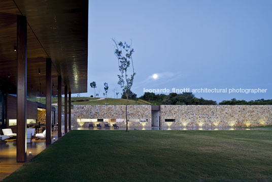 casa bv - fazenda boa vista bernardes+jacobsen