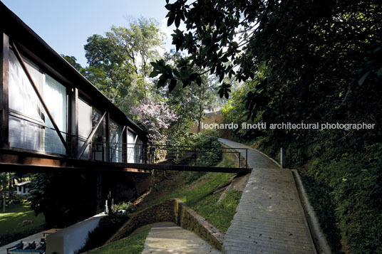 casa ponte - serra das araras bernardes arquitetura