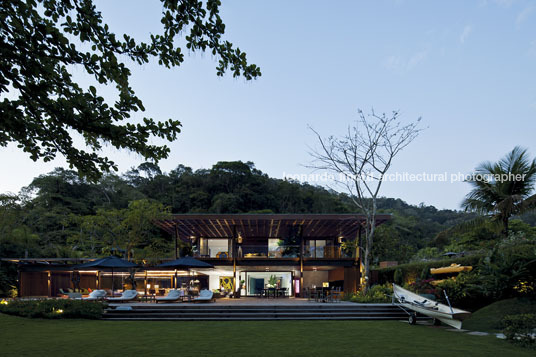 casa mtl bernardes+jacobsen