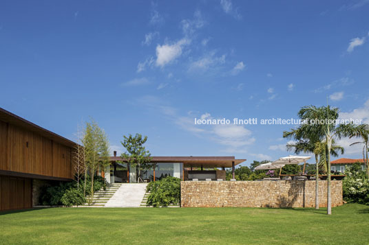 casa fb - fazenda boa vista jacobsen arquitetura