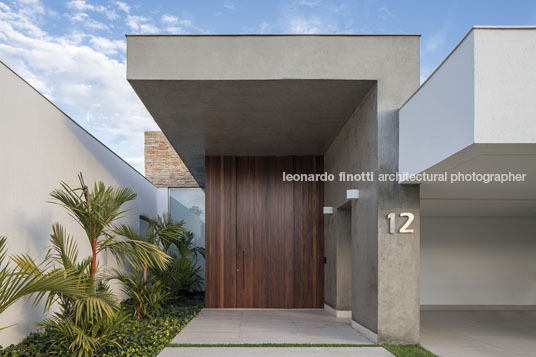 tb house aguirre arquitetura