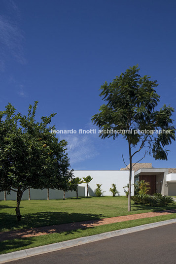 tb house aguirre arquitetura