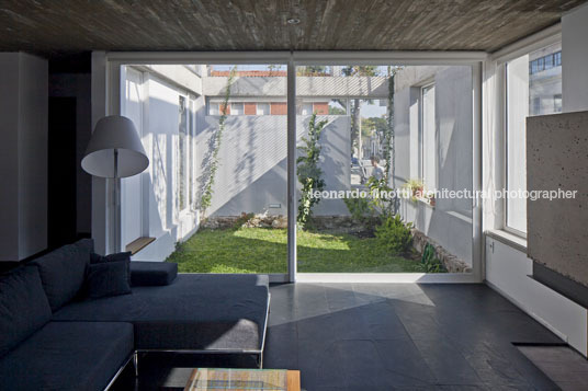 house in punta carretas oreggioni+prieto