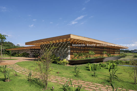 casa sw - fazenda boa vista jacobsen arquitetura