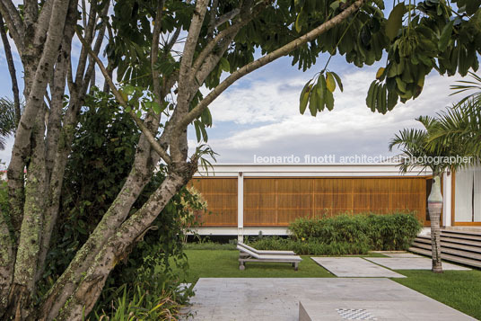 casa aa bernardes arquitetura