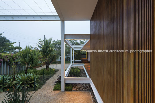 casa aa bernardes arquitetura