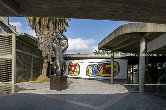 plaza cubierta - ucv carlos raúl villanueva