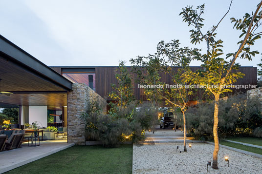 casa rsc - fazenda boa vista jacobsen arquitetura