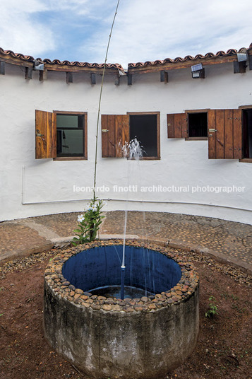 lina bo bardi e o triângulo mineiro - igreja espirito santo do cerrado edmar de almeida