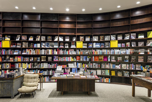 livraria da vila - shopping maia isay weinfeld