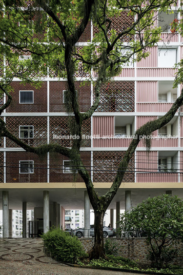 three buildings at guinle park lucio costa