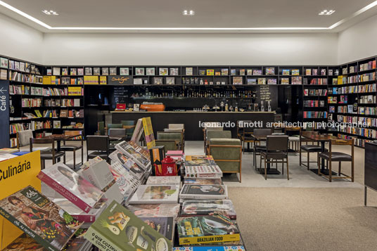 livraria da vila - pátio batel isay weinfeld