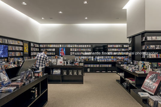 livraria da vila - pátio batel isay weinfeld