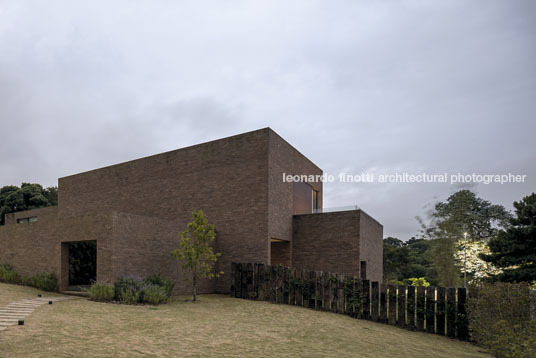 casa hey isay weinfeld