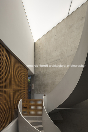 casa triângulo bernardes arquitetura