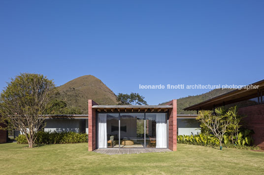 casa terra bernardes arquitetura