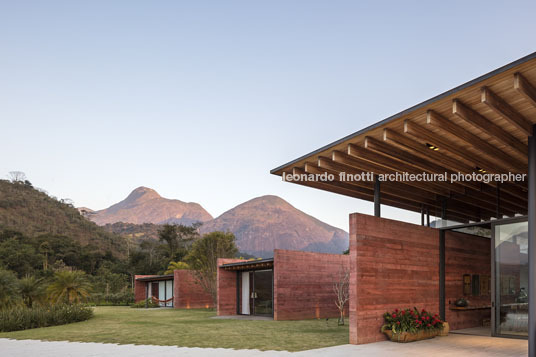 casa terra bernardes arquitetura