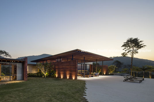 casa terra bernardes arquitetura