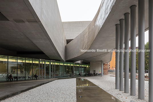 maxxi museum zaha hadid