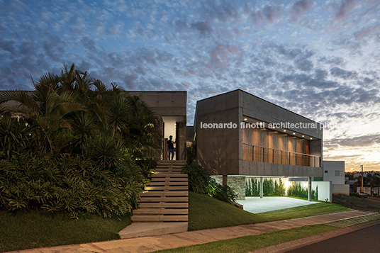 lcc house alexandre aguirre