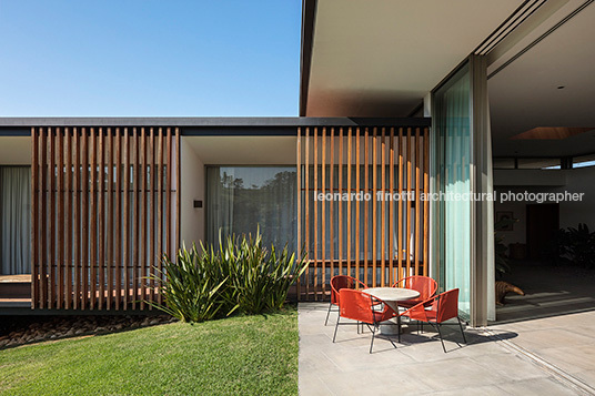 casa rrm - fazenda boa vista bernardes arquitetura