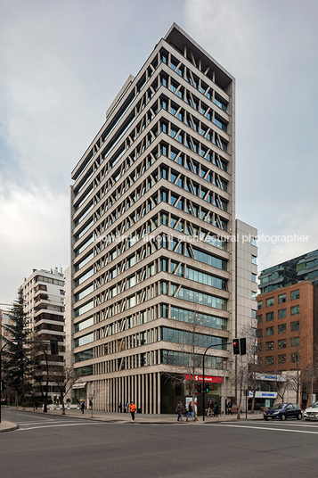 edificio manantiales izquierdo lehmann