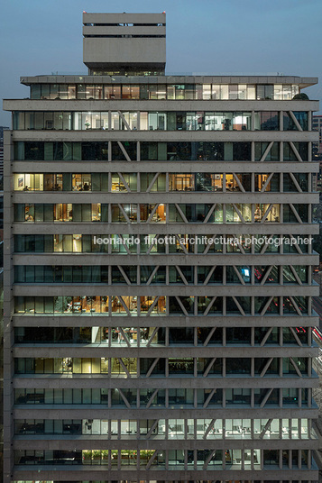 edificio manantiales izquierdo lehmann