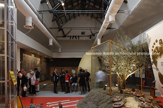 reporting from the front - giardini della biennale 2016 alejandro aravena