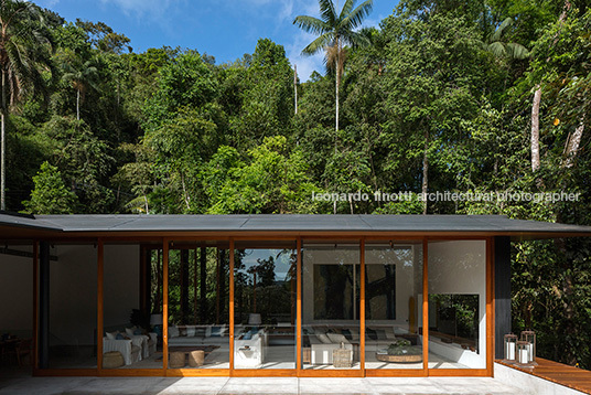 casa cmh - são pedro jacobsen arquitetura