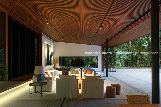 casa cmh - são pedro jacobsen arquitetura