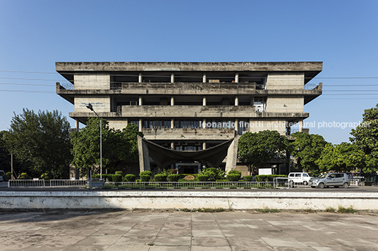 panjab university administrative office pierre jeanneret