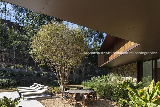 casa cwn bernardes arquitetura