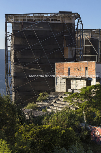 parque biblioteca españa giancarlo mazzanti