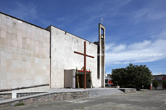 capilla del calvario luis barragan